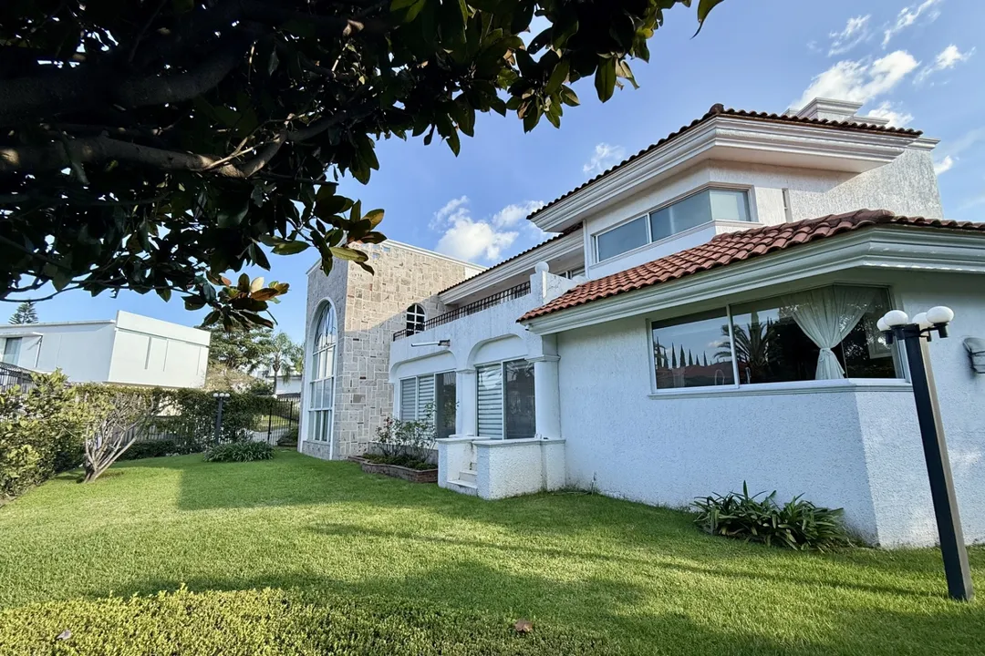Foto 6 de 1,595 M2 de terreno, 689 M2 de construcción, 4 recámaras, 6 autos, enorme jardín