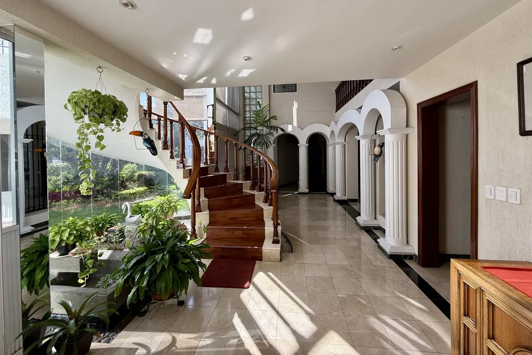 Foto 9 de 1,595 M2 de terreno, 689 M2 de construcción, 4 recámaras, 6 autos, enorme jardín