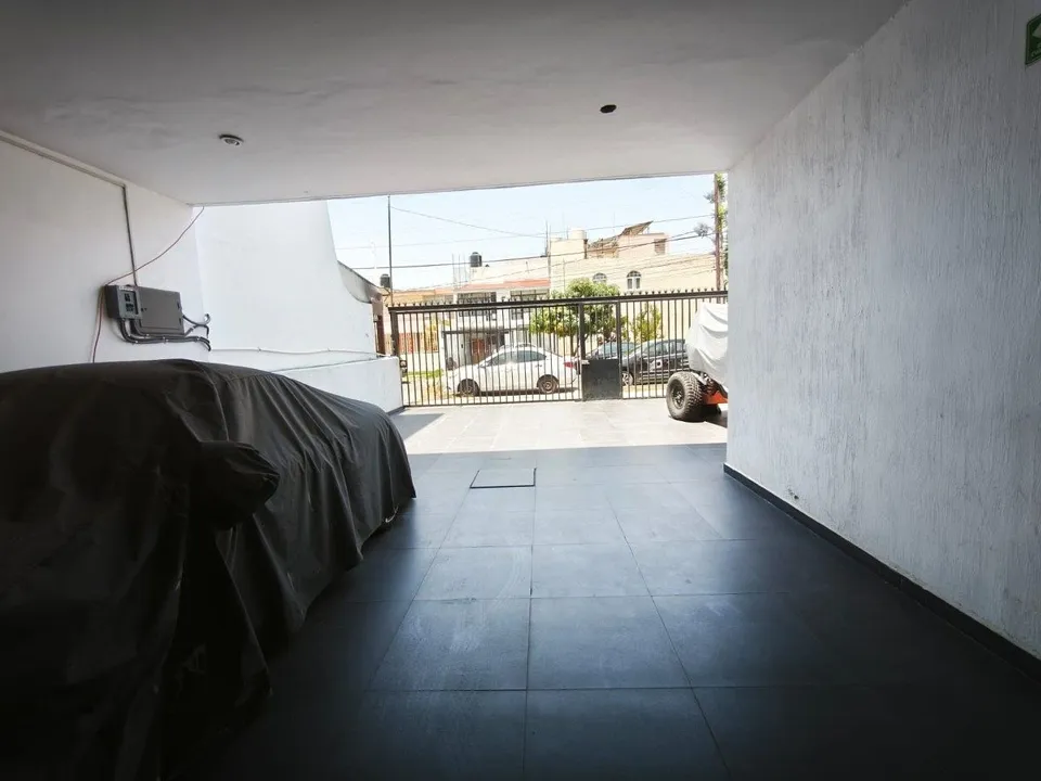 Foto 4 de Casa con uso de suelo mixto en venta — Jardines de los Arcos, Guadalajara