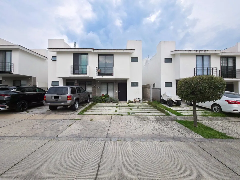 Casa en Renta en dentro de Coto Altara Residencial II, Tlajomulco
