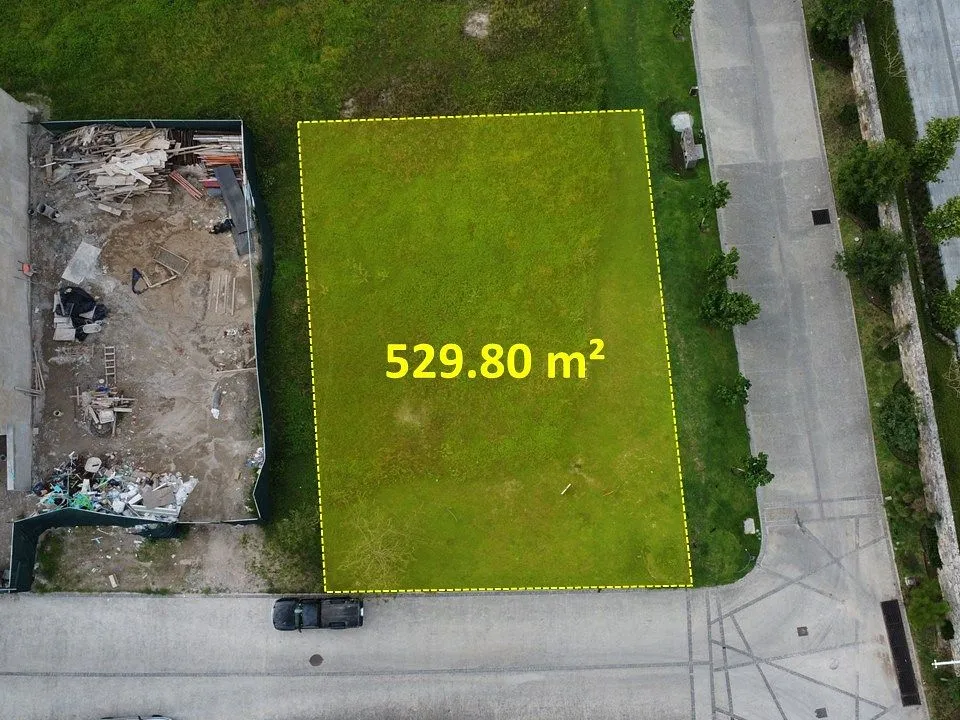 Terreno en Venta en Esquina en Fraccionamiento Lomas Acueducto