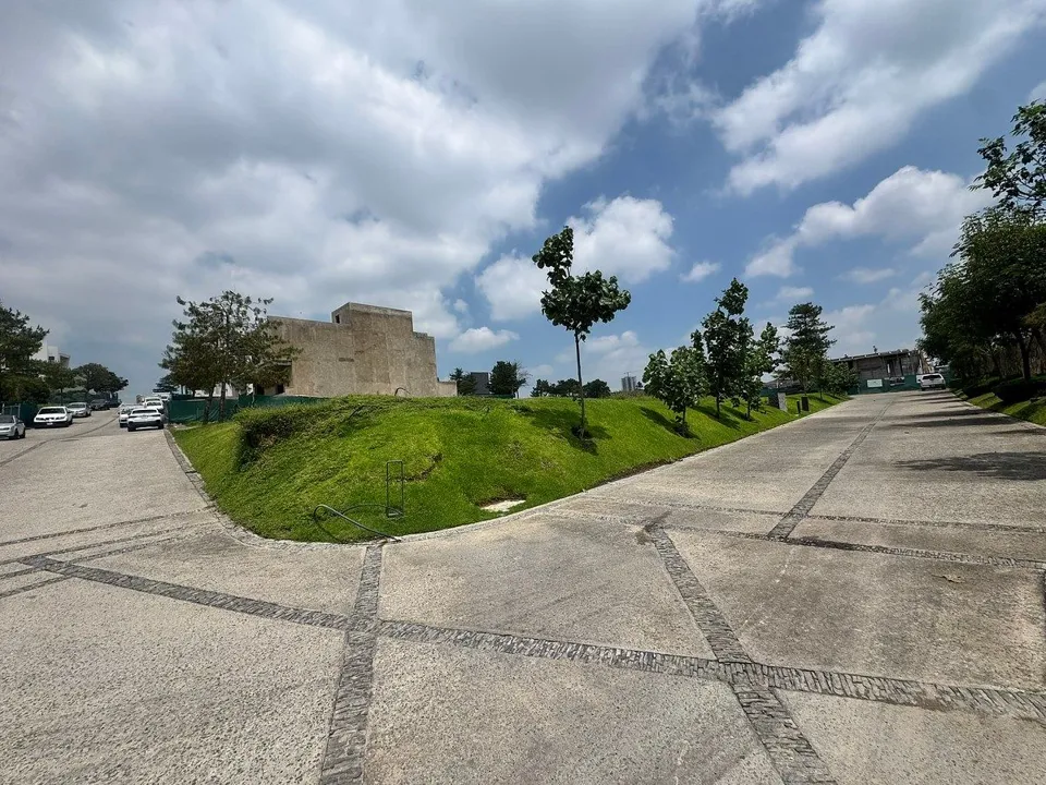Foto 4 de Terreno en Venta en Esquina en Fraccionamiento Lomas Acueducto