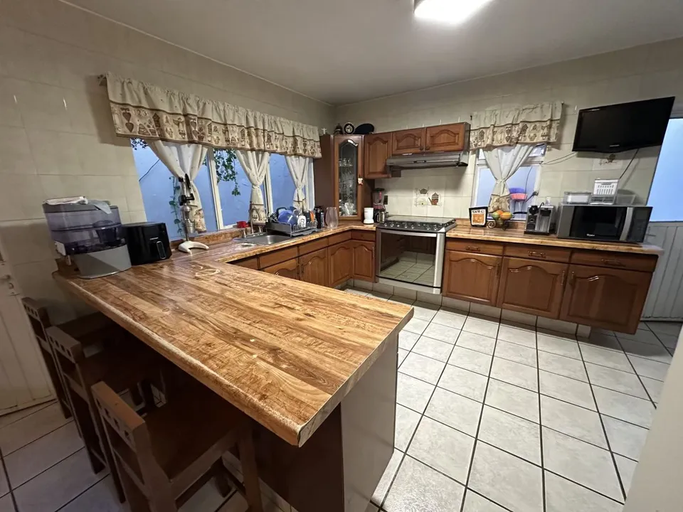 Foto 4 de Casa amplia en venta a media cuadra de Av. Patria