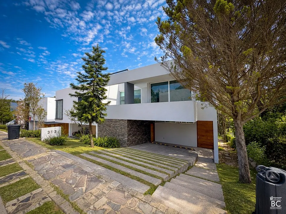 Casa en Renta en El Cielo Country Club | Jardín Arbolado y Terraza