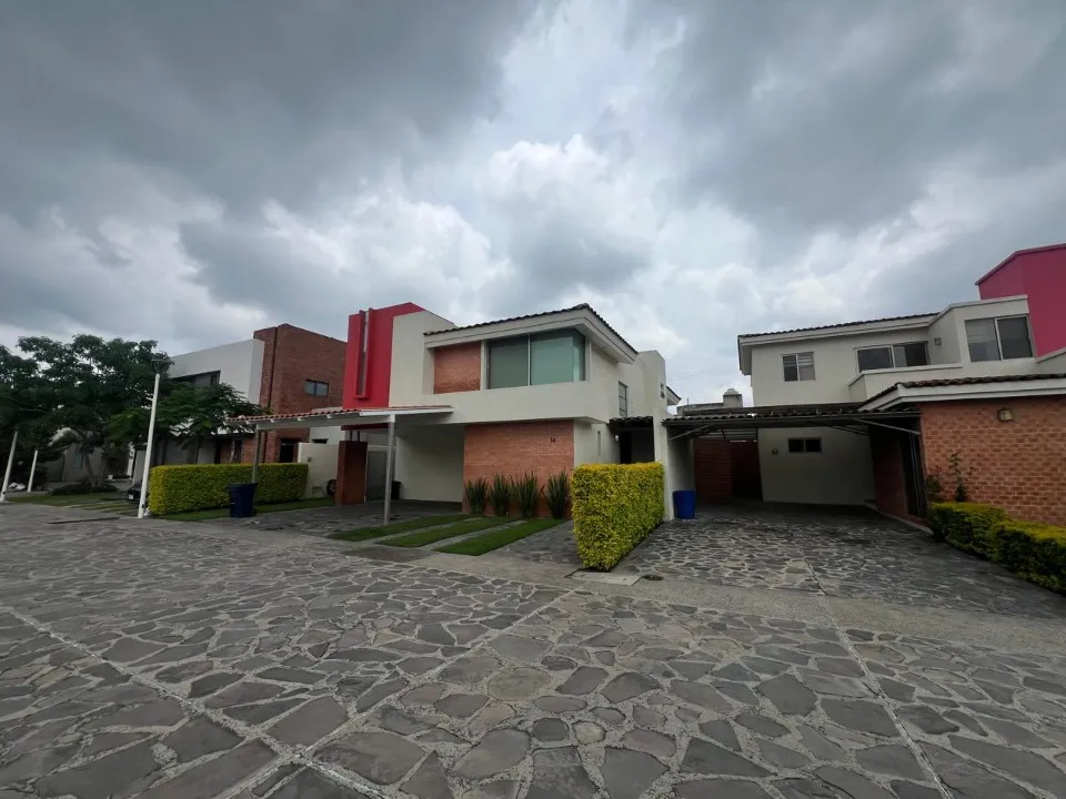 Casa en venta en Camino Arenero, Frondas Residencial, Zapopan