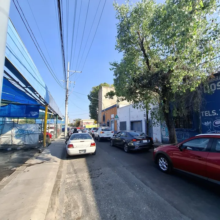 Foto 3 de AMPLIA CASA DE UN NIVEL CON USO DE SUELO MIXTO