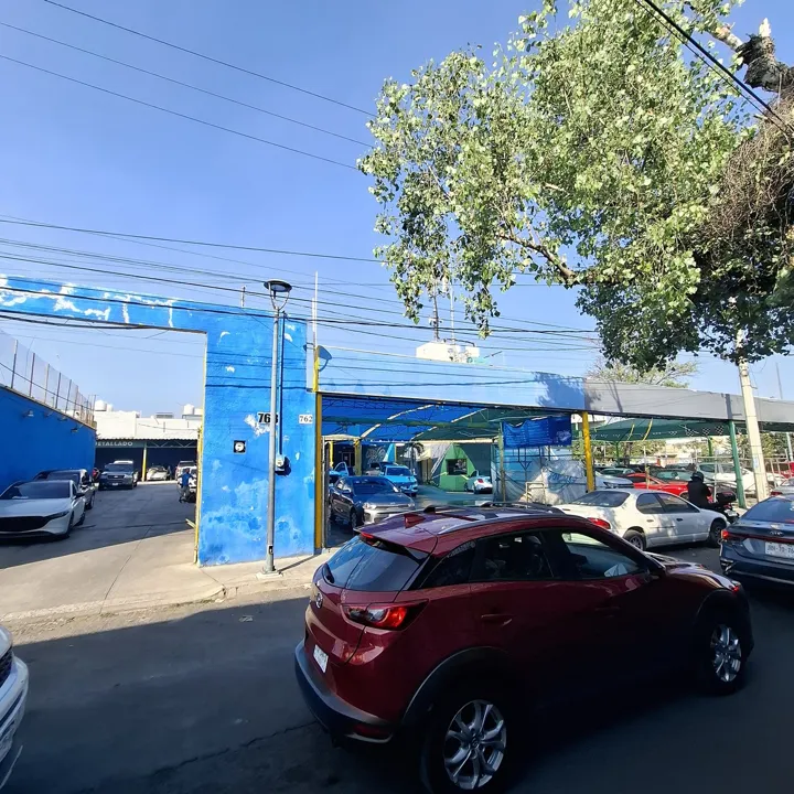 Foto 4 de AMPLIA CASA DE UN NIVEL CON USO DE SUELO MIXTO