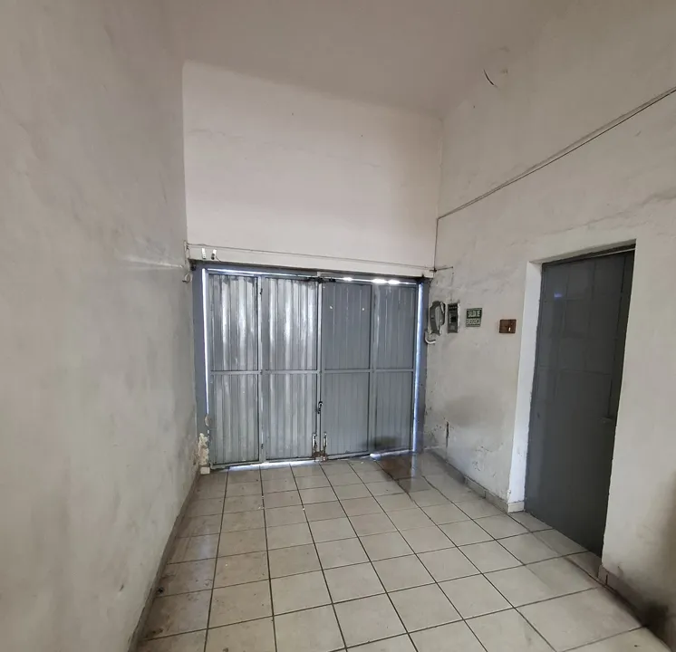 Foto 5 de AMPLIA CASA DE UN NIVEL CON USO DE SUELO MIXTO