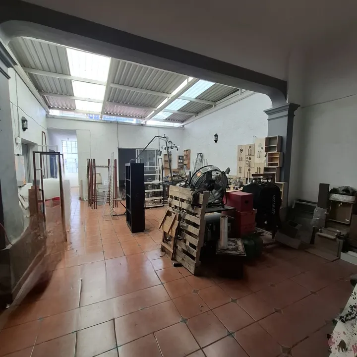 Foto 7 de AMPLIA CASA DE UN NIVEL CON USO DE SUELO MIXTO