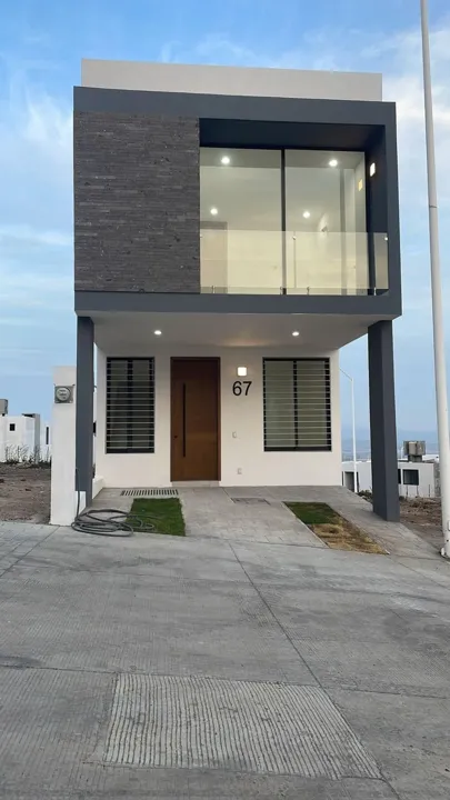 Casa en Venta en Fraccionamiento Zimalta Tlaquepaque