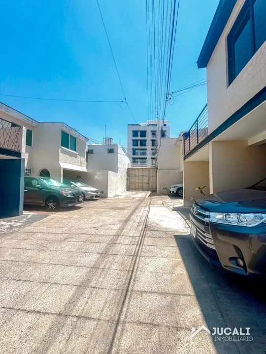 Foto 3 de Casa en renta dentro de coto en Lomas Altas, Zapopan