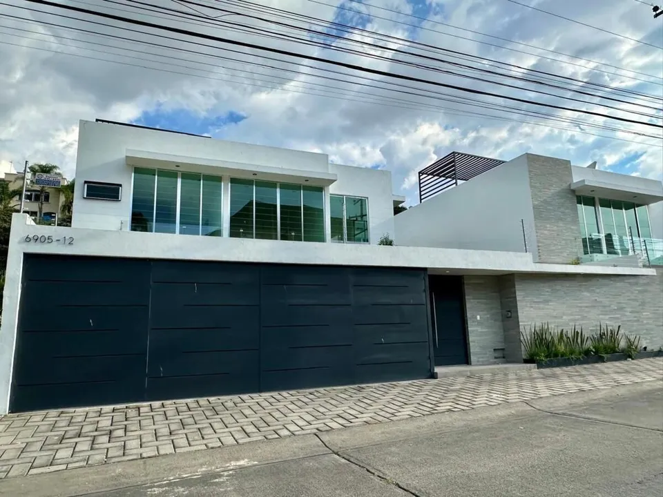 Foto 2 de Residencia de lujo en Venta sobre Av. Naciones Unidas, 4 rec.