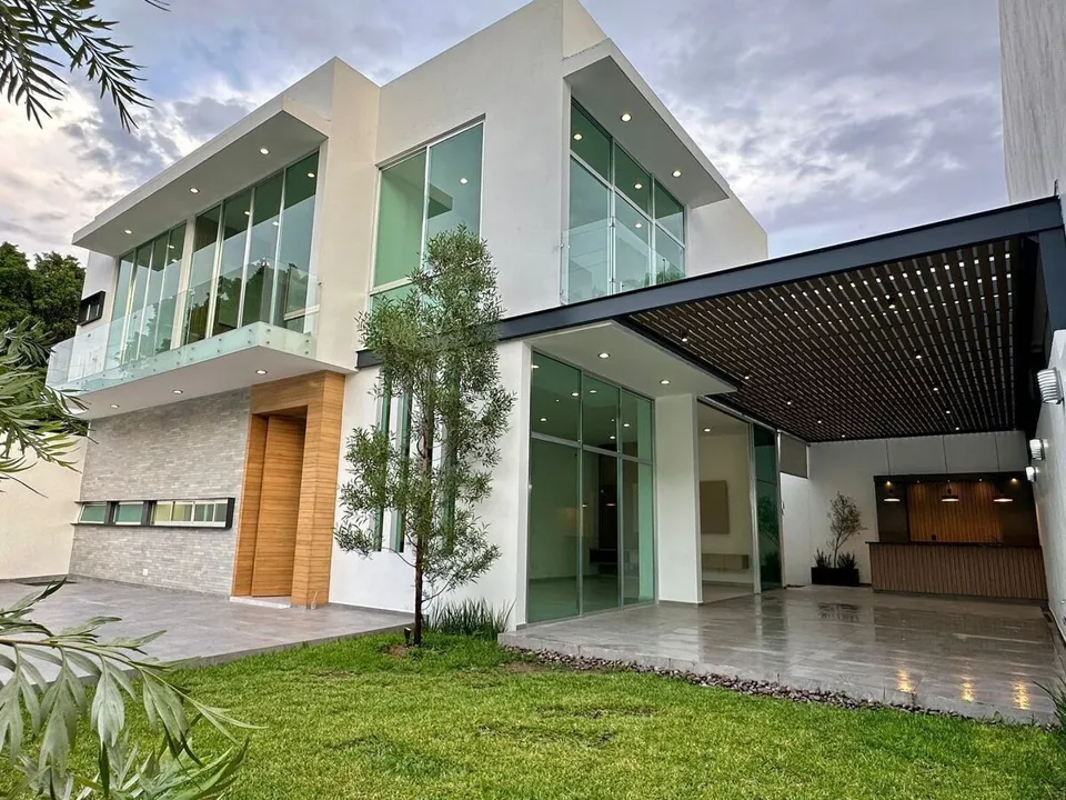 Foto 3 de Residencia de lujo en Venta sobre Av. Naciones Unidas, 4 rec.