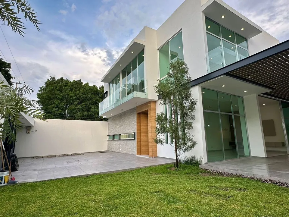 Foto 4 de Residencia de lujo en Venta sobre Av. Naciones Unidas, 4 rec.