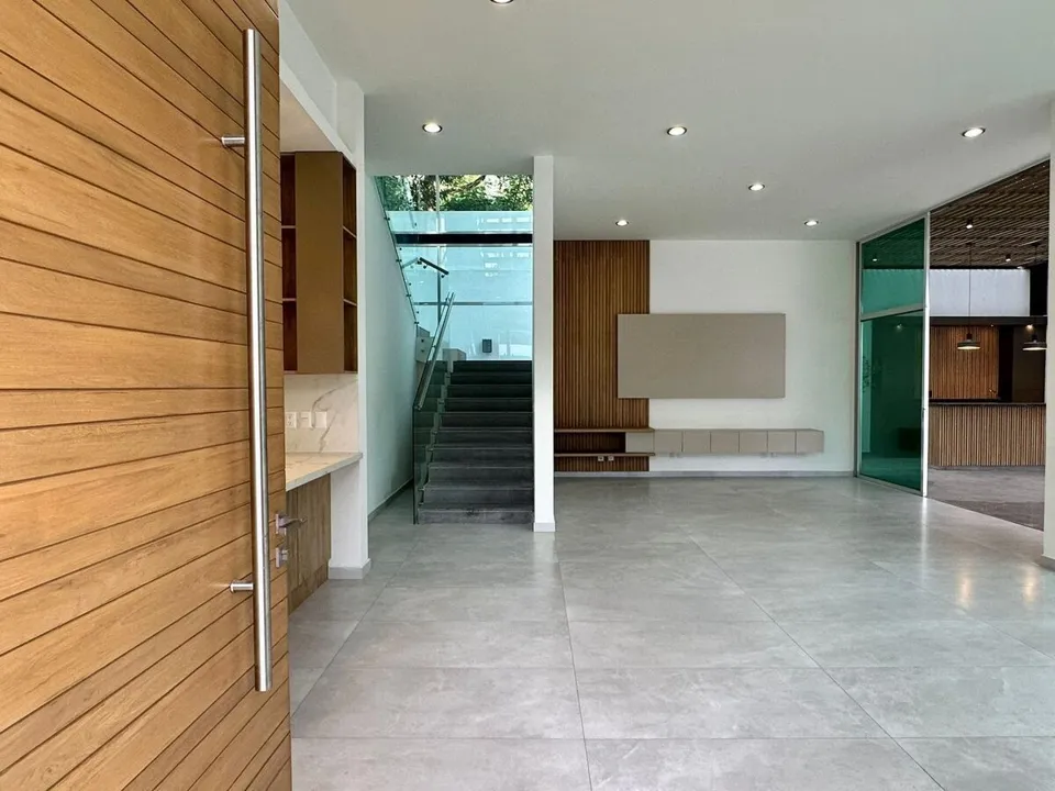Foto 6 de Residencia de lujo en Venta sobre Av. Naciones Unidas, 4 rec.