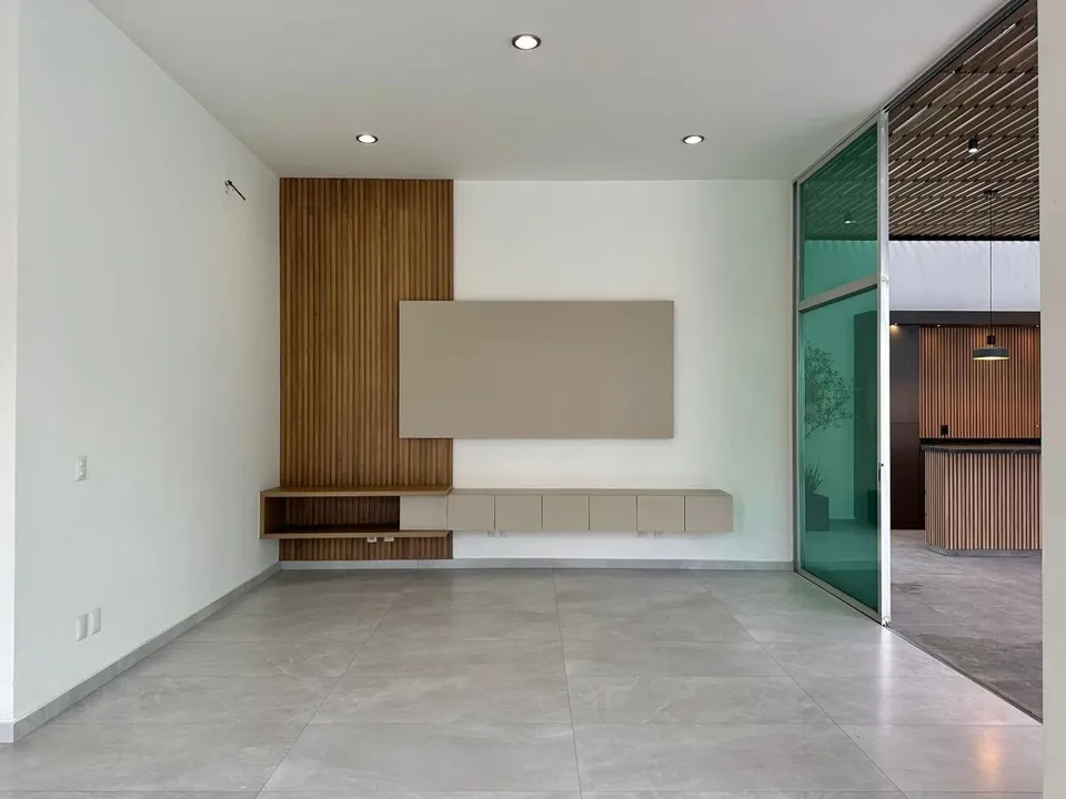 Foto 8 de Residencia de lujo en Venta sobre Av. Naciones Unidas, 4 rec.