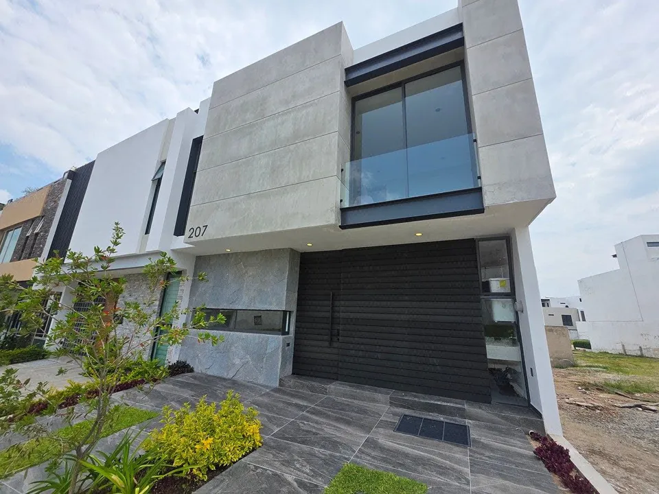 Casa a Estrenar en Valle Imperial - Hermosos Acabados
