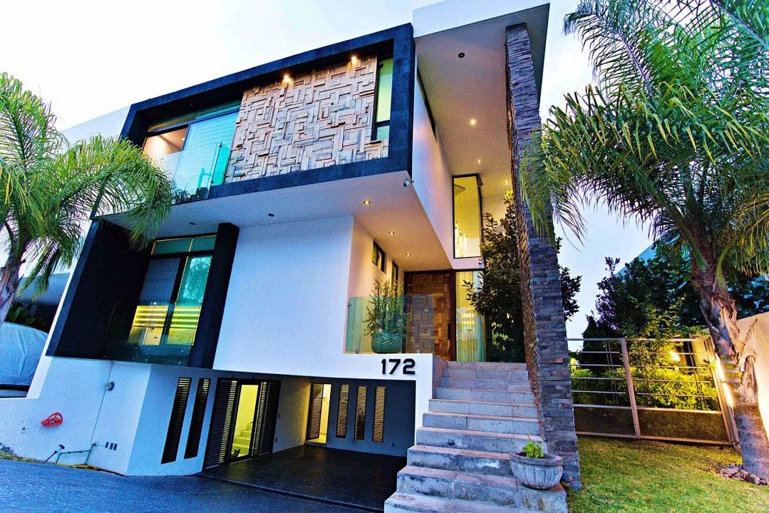CASA EN VENTA EN LOS ROBLES CON ALBERCA