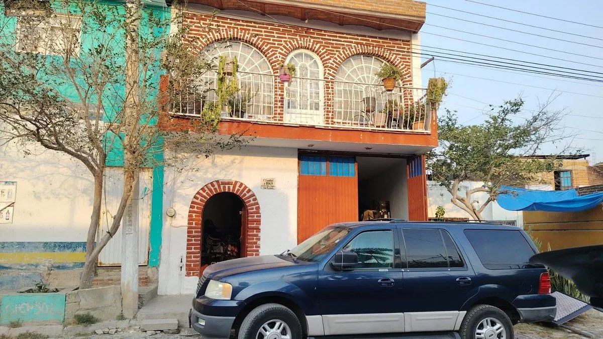 CASA EN FRANCISCO SILVA ROMERO, TLAQUEPAQUE, CERCA DE CARR. LIBRE ZAPOTLANEJO