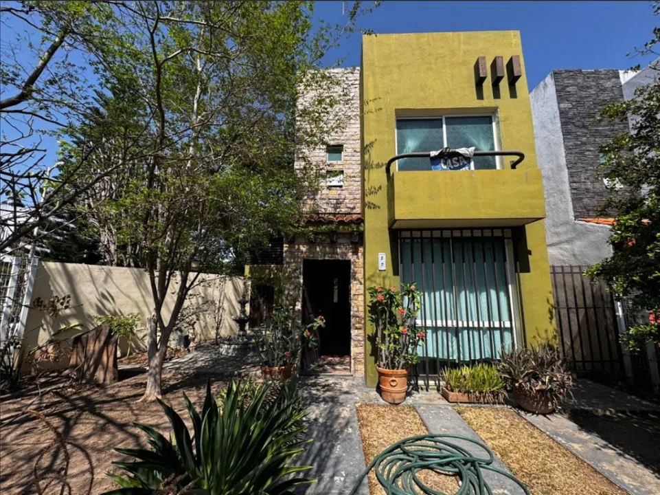 CASA EN VENTA EN BANUS RESIDENCIAL – TLAJOMULCO