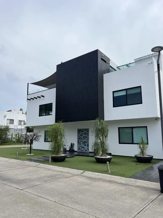 CASA EN VENTA EN JARDÍN REAL
