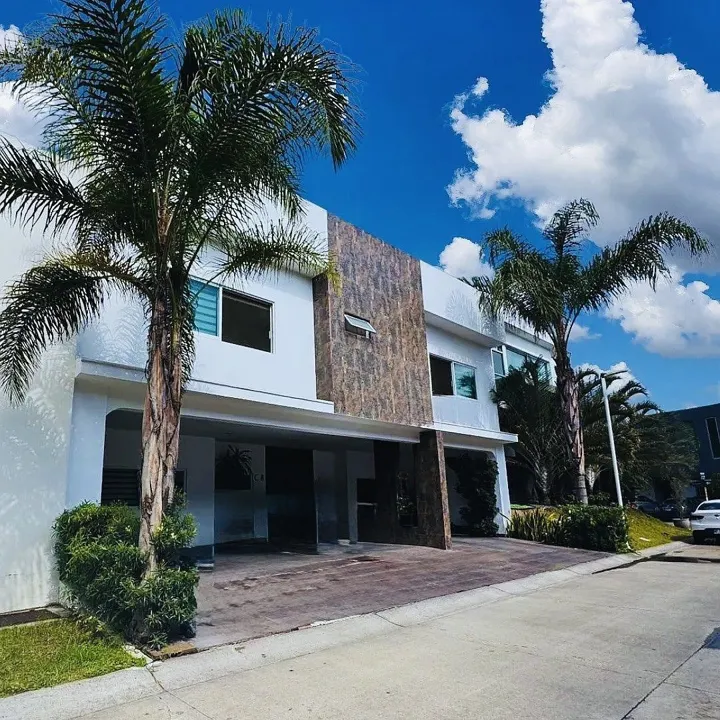 Foto 2 de Casa con RECAMARA en PLANTA BAJA en VILLA VERONA (la mejor zona para vivir)