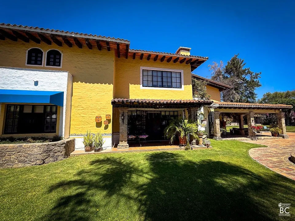 Foto 2 de Casa en venta en Los Gavilanes con alberca