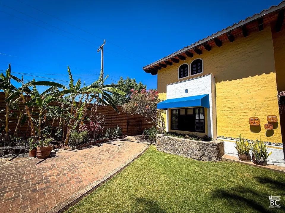 Foto 3 de Casa en venta en Los Gavilanes con alberca