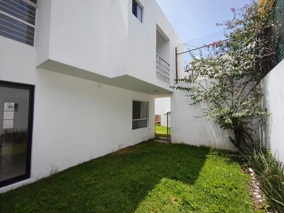 Foto 4 de Casa en venta en Jardines del Sol, coto privado con jardín
