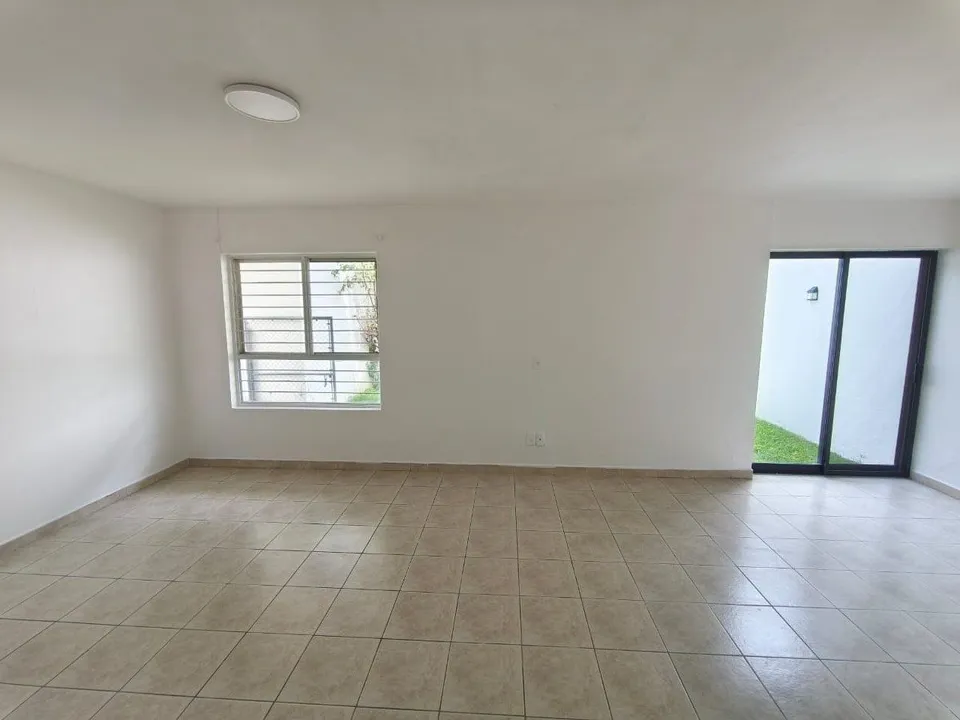 Foto 8 de Casa en venta en Jardines del Sol, coto privado con jardín