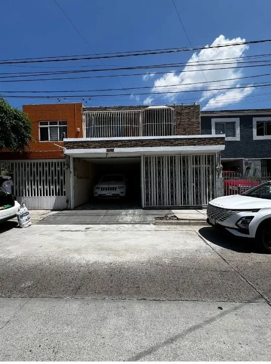 Casa en venta en Calle Sierra Leona, Independencia, Guadalajara