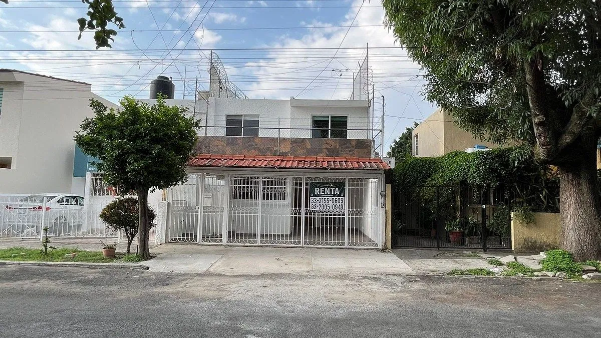 Foto 3 de Casa en Renta en Las Águilas, 5 rec., muy cerca de Av. La Calma (Patria)
