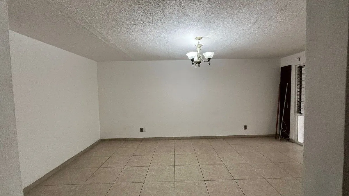 Foto 5 de Casa en Renta en Las Águilas, 5 rec., muy cerca de Av. La Calma (Patria)