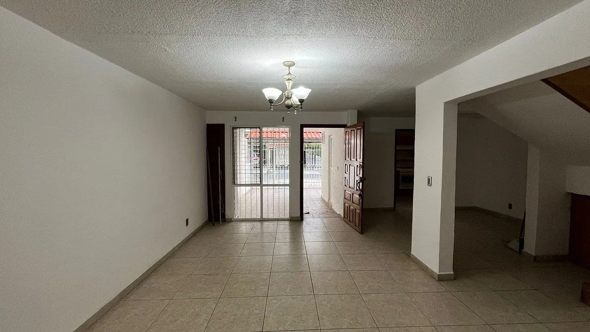 Foto 6 de Casa en Renta en Las Águilas, 5 rec., muy cerca de Av. La Calma (Patria)