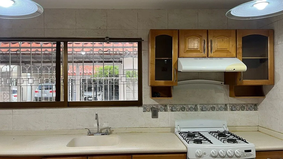 Foto 9 de Casa en Renta en Las Águilas, 5 rec., muy cerca de Av. La Calma (Patria)