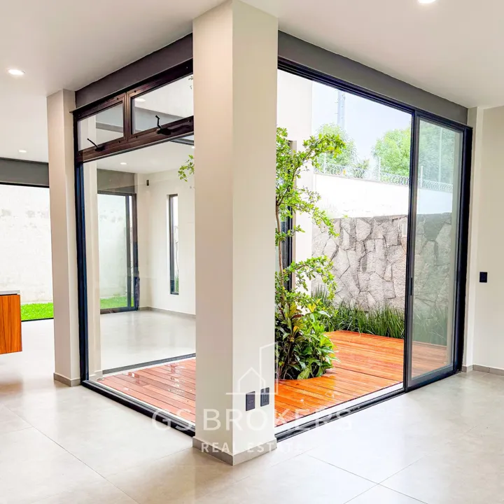 Foto 4 de CASA MINIMALISTA EN COTO ABETO