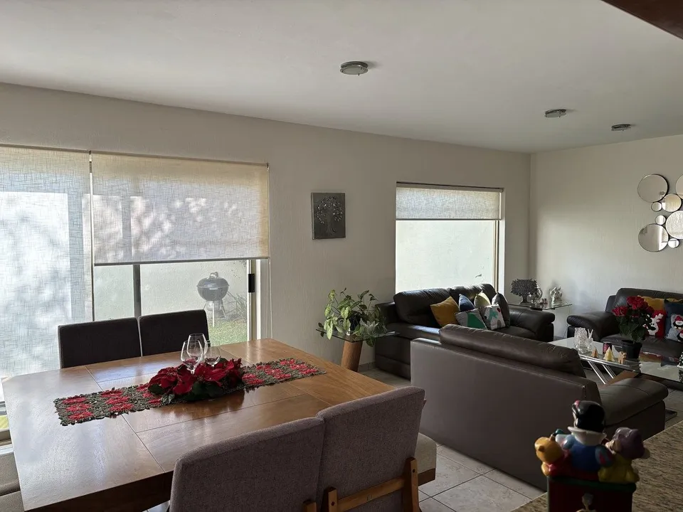 Foto 4 de Casa en Venta con Jardín y Recámara Principal con Vestidor y Tina