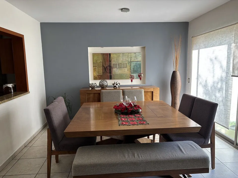 Foto 5 de Casa en Venta con Jardín y Recámara Principal con Vestidor y Tina