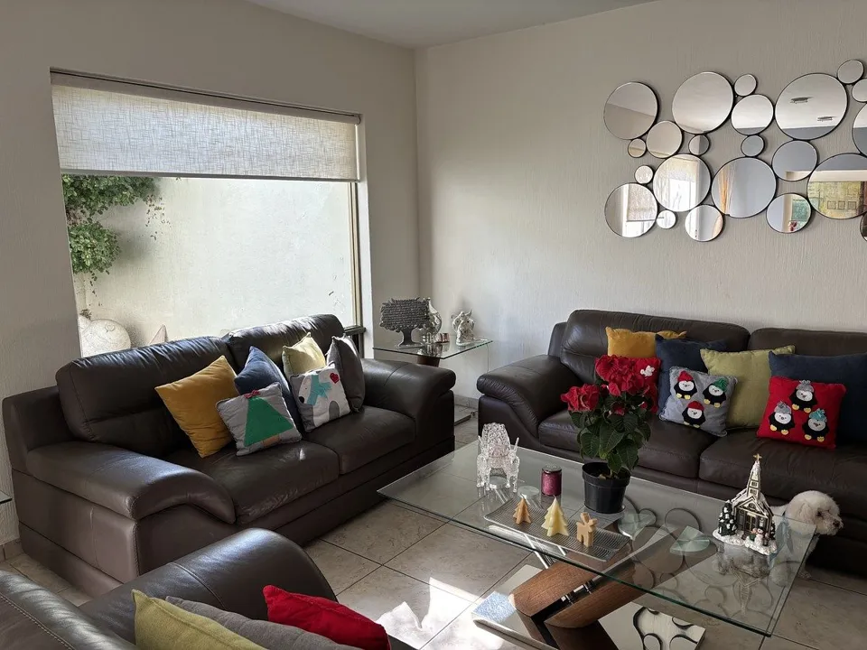 Foto 6 de Casa en Venta con Jardín y Recámara Principal con Vestidor y Tina