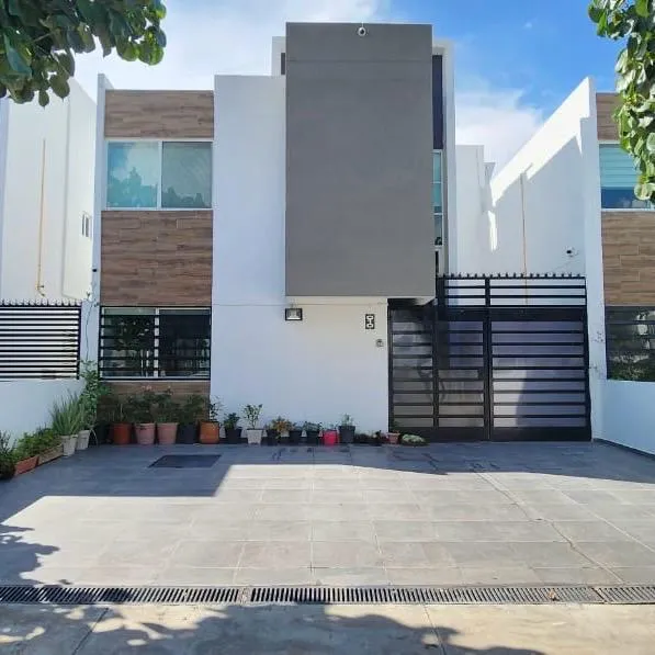 CASA EN VENTA, FRACCIONAMIENTO PONTEVEDRA