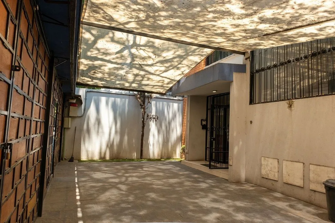 Foto 2 de Oficinas en Venta en Arcos Sur calle Vidrio, privados con baño, cocineta.