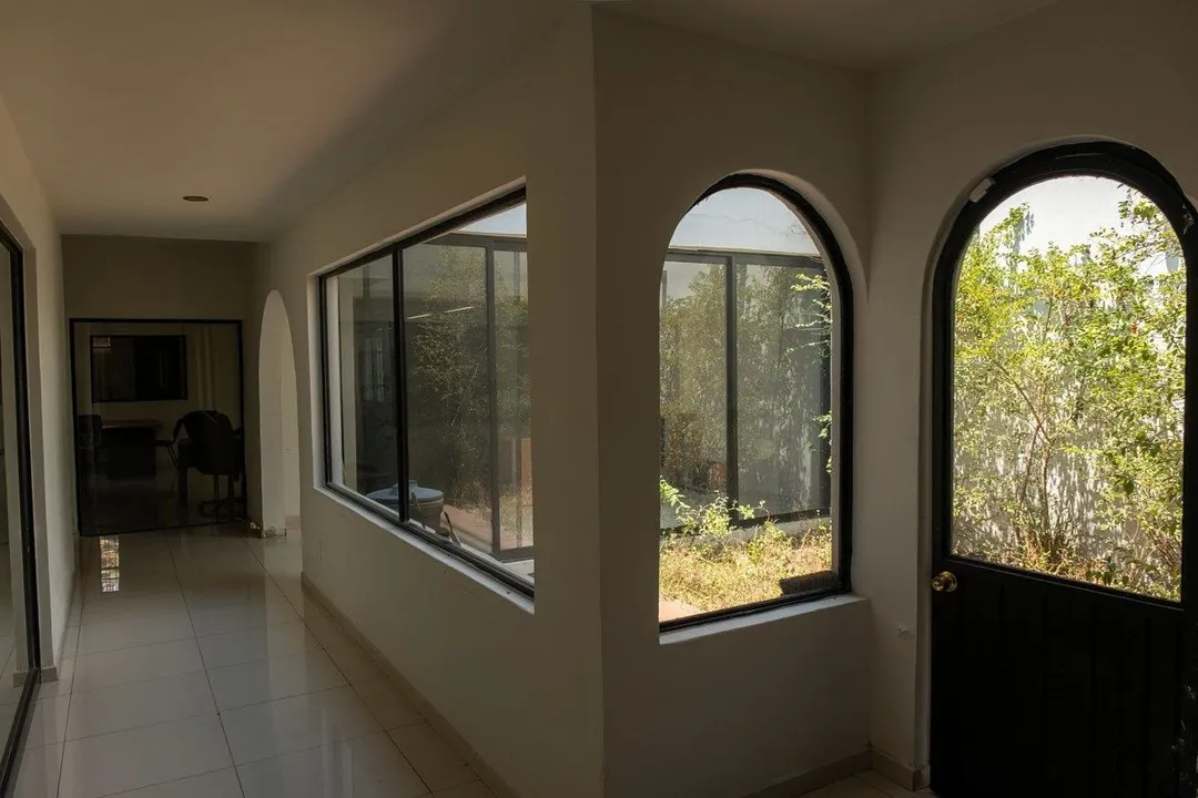 Foto 3 de Oficinas en Venta en Arcos Sur calle Vidrio, privados con baño, cocineta.