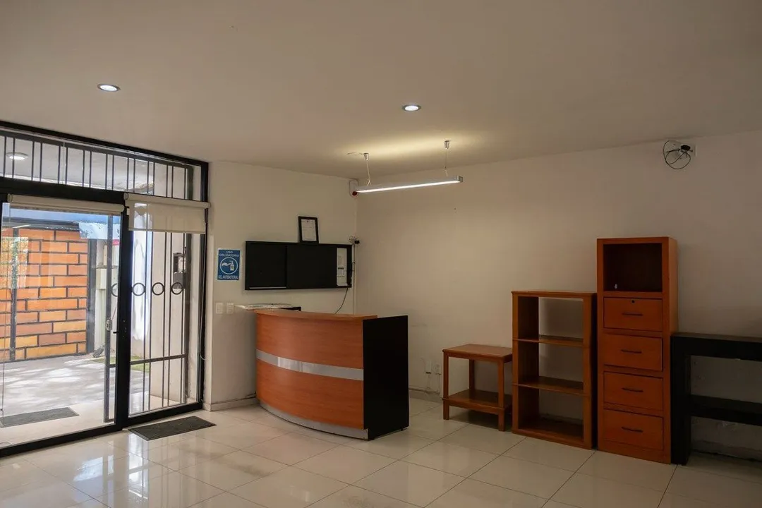 Foto 4 de Oficinas en Venta en Arcos Sur calle Vidrio, privados con baño, cocineta.