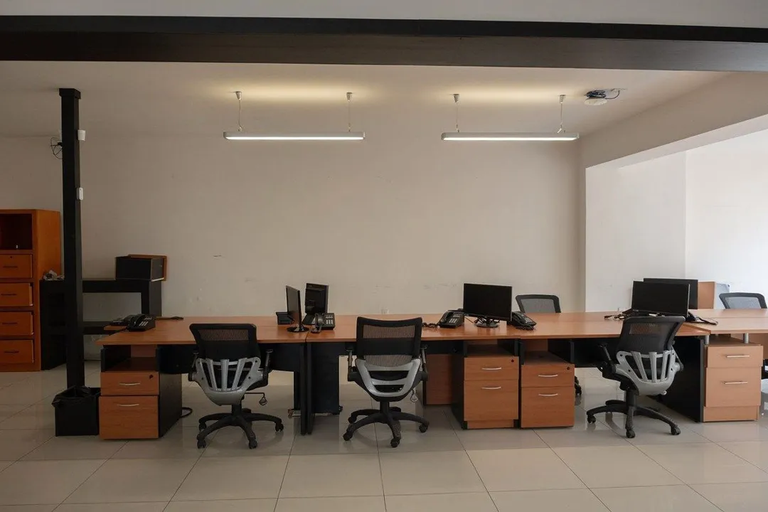Foto 7 de Oficinas en Venta en Arcos Sur calle Vidrio, privados con baño, cocineta.