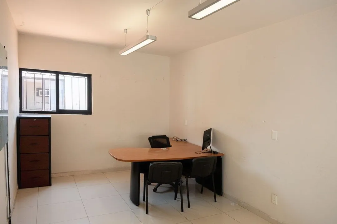 Foto 8 de Oficinas en Venta en Arcos Sur calle Vidrio, privados con baño, cocineta.