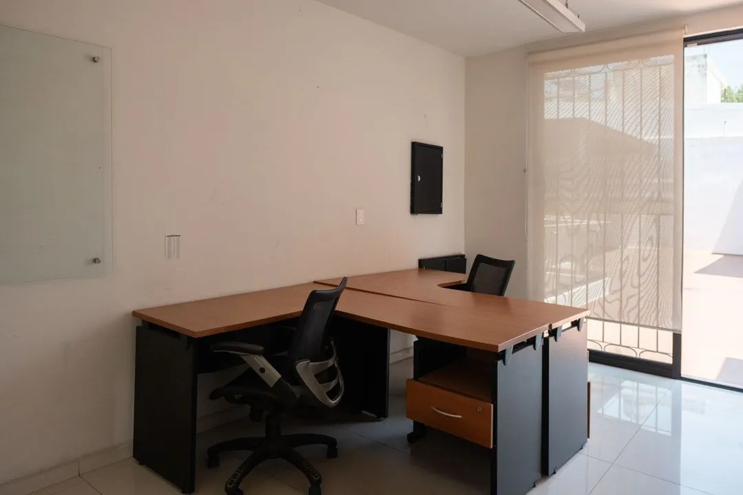 Foto 9 de Oficinas en Venta en Arcos Sur calle Vidrio, privados con baño, cocineta.