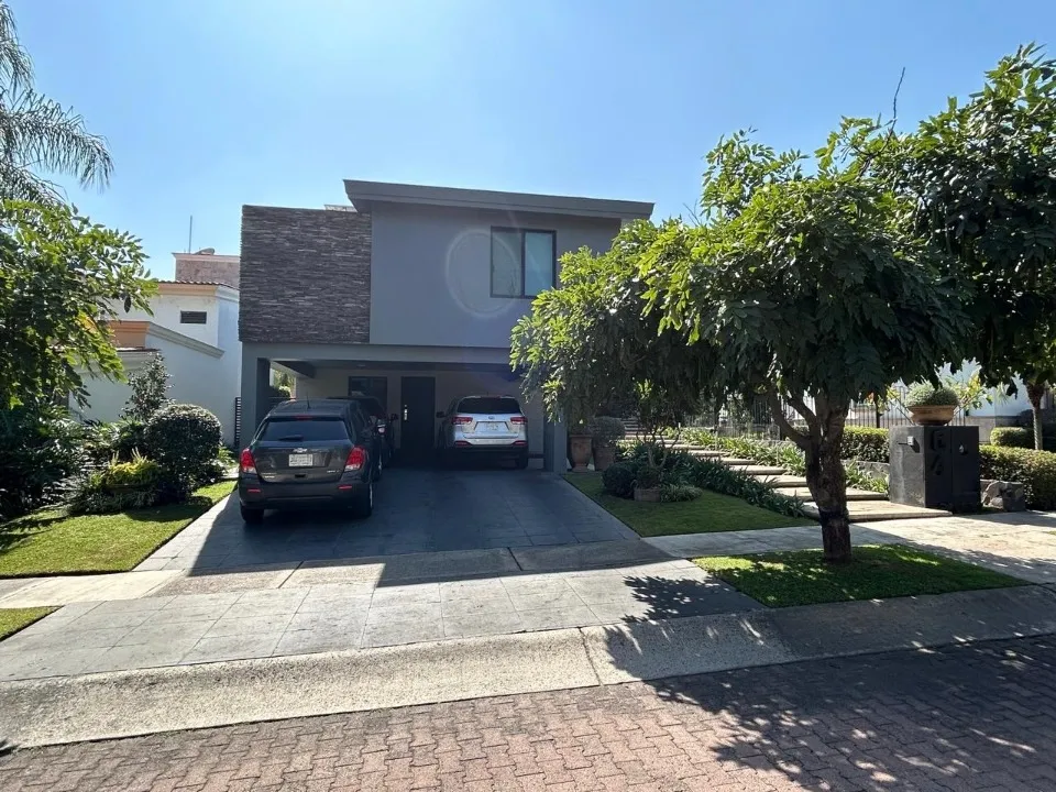 Casa en venta en Azaleas Residencial, Bugambilias, Zapopan