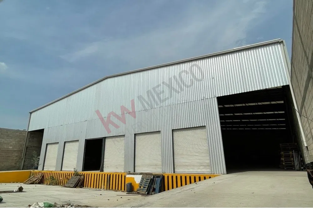 Foto 2 de Bodega en renta Tlajomulco de Zúñiga | 3,000 m² con Uso de Suelo Media.