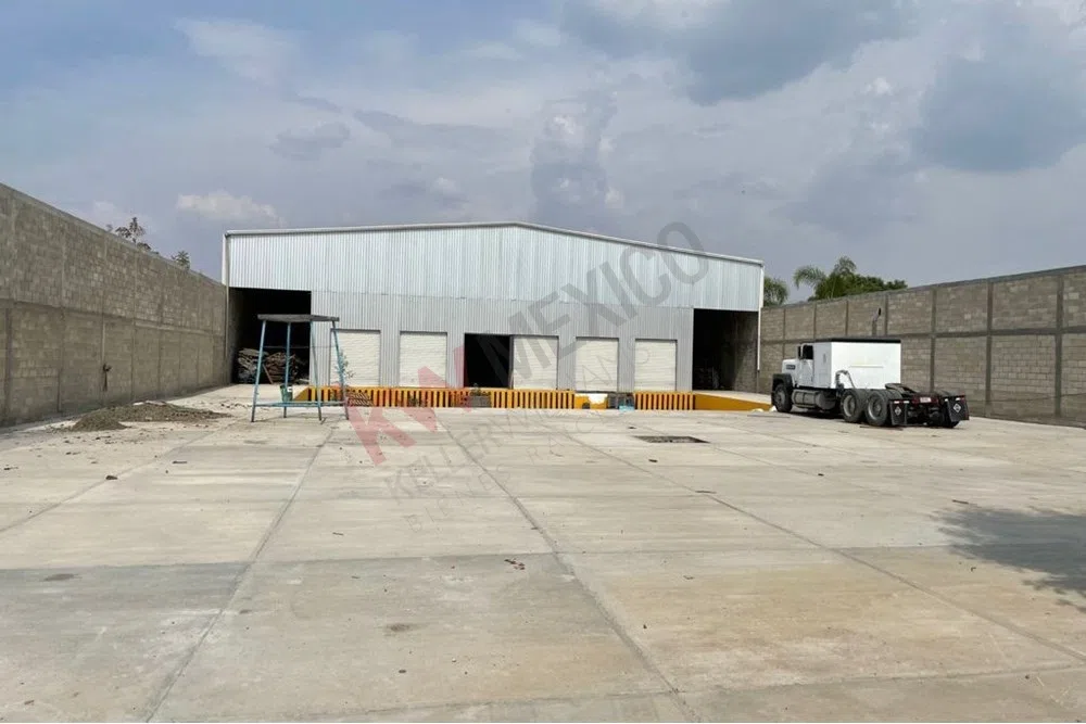 Foto 8 de Bodega en renta Tlajomulco de Zúñiga | 3,000 m² con Uso de Suelo Media.