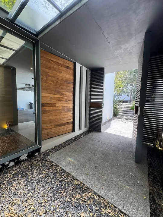 Foto 4 de CASA EN VENTA "PUERTA LAS LOMAS" con espectacular fachada discreta! Zapopan